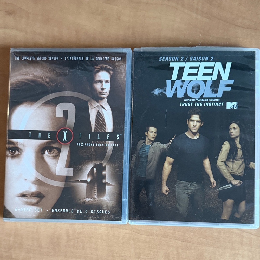 The X-Files Season 2 & Teen Wolf Season 2 DVD Bundle - Black, Blue
